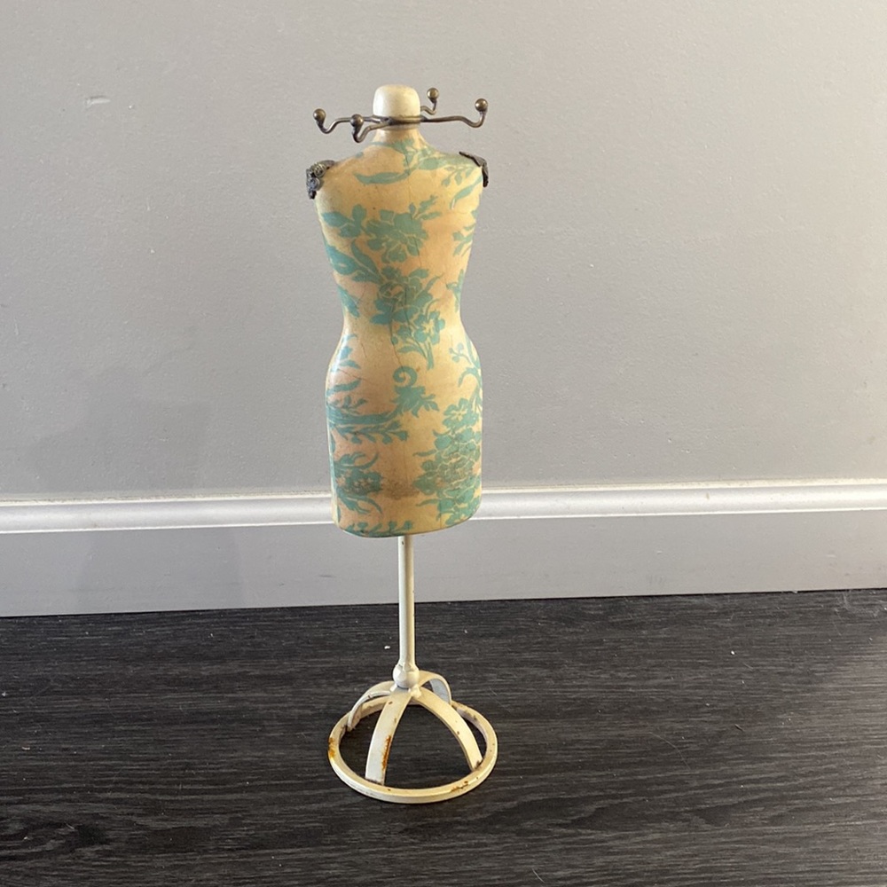 Shabby Chic Rustic Mannequin Jewelry Rack - Picture 2 of 5